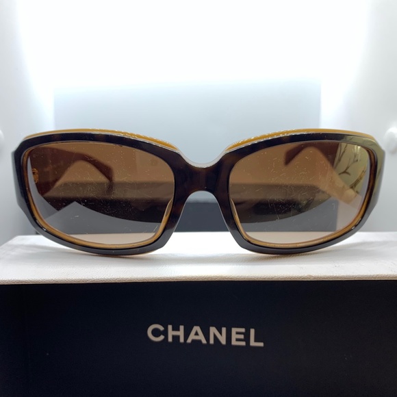 AUTHENTIC CHANEL VINTAGE SUNGLASSES - Picture 2 of 8